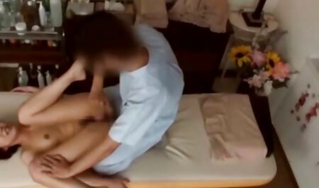 Une vieille femme flasque écarte porno film complet francais les jambes pour une jeune bite